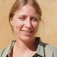 Portrait of Prof. Lisa Penaloza
